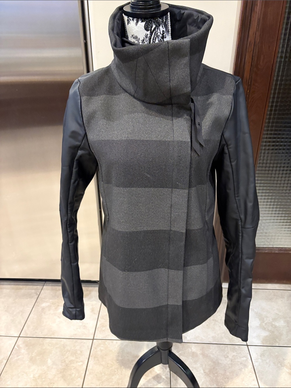 lululemon athletica Striped High-Collar Trench Coat - Black/Gray